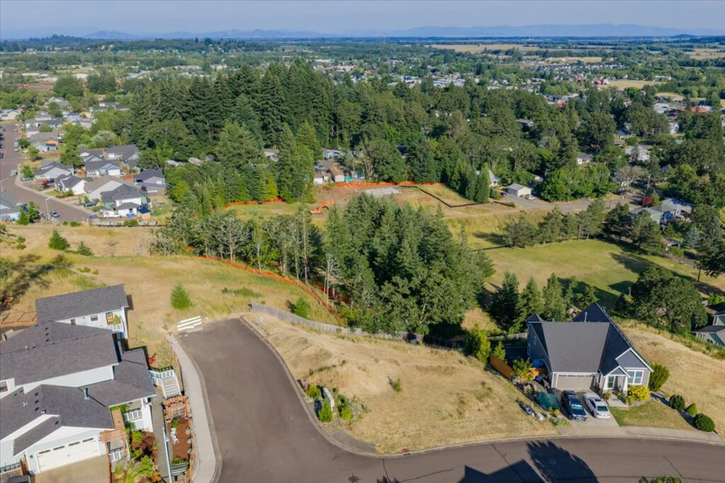 556 Starlight Wy, Philomath, OR 97370